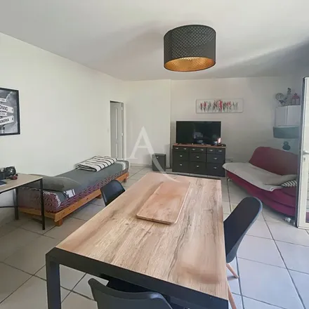 Rent this 3 bed apartment on Rue du Moulin d'Étienne in 30600 Vauvert, France