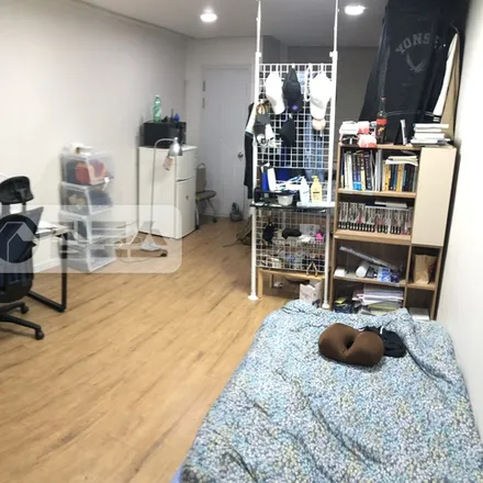 Rent this studio apartment on 서울특별시 서대문구 연희동 42-15