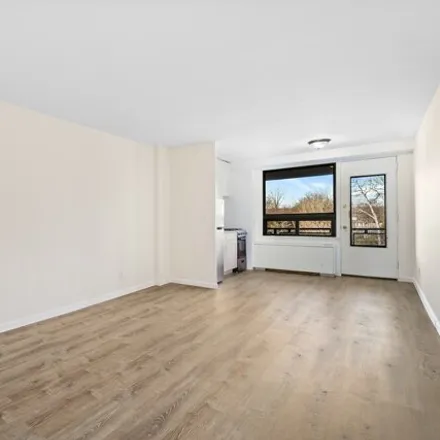 Image 6 - 4901 Henry Hudson Parkway West, New York, NY 10471, USA - Apartment for sale