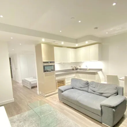 Rent this 1 bed apartment on Handyman DIY Store in Chaucer Road, London