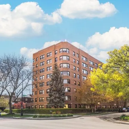 Buy this studio condo on 4880 North Marine Drive in Chicago, IL 60640