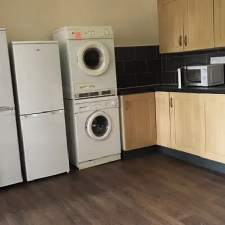 Image 3 - 4 Broomhall Road, Sheffield, S10 2DN, United Kingdom - Apartment for rent