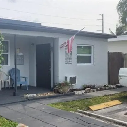 Rent this studio house on 2472 Cleveland Street in Hollywood, FL 33020