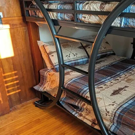 Rent this 2 bed house on Oshkosh