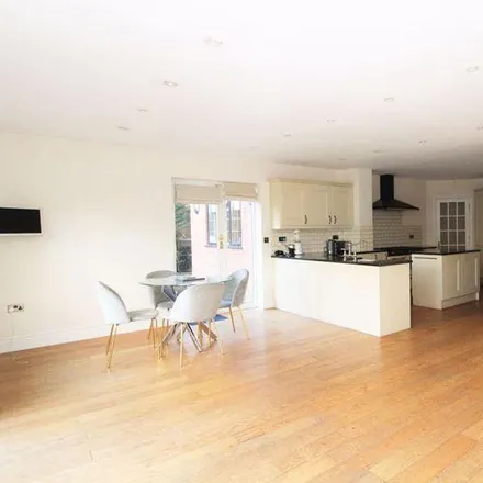 Image 3 - Worrin Road, Brentwood, CM15 8DE, United Kingdom - House for rent