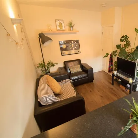Rent this 3 bed apartment on Grimthorpe Street in Leeds, LS6 3JU