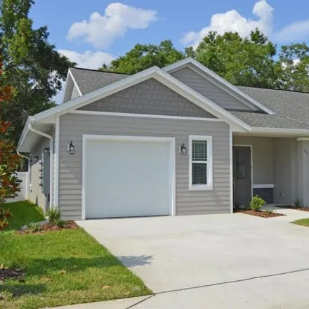 Rent this 3 bed house on 309 Southeast 10th Street in Ocala, FL 34471