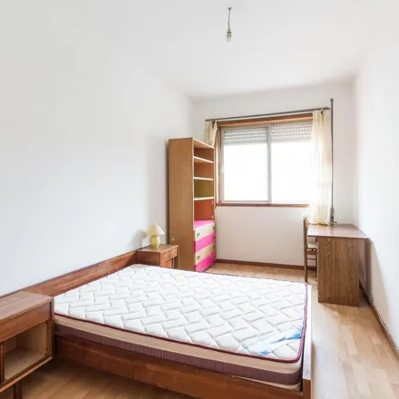 Rent this 3 bed room on Queo in Rua de Camões 305, 4000-145 Porto