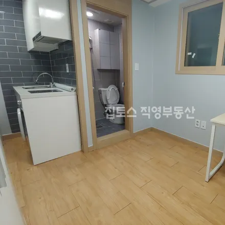 Rent this studio apartment on 서울특별시 관악구 봉천동 903-24