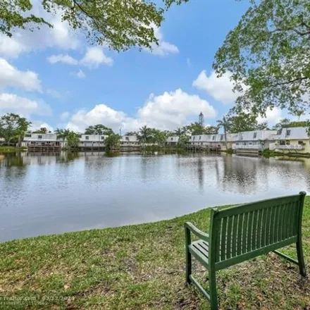 Image 6 - Azul at Kimberly Lakes, 4051 Northeast 13th Avenue, Coral Heights, Oakland Park, FL 33334, USA - Condo for rent