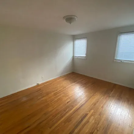 Rent this 1 bed apartment on Alley ‎81805 in Los Angeles, CA 90028