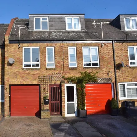 Rent this 3 bed townhouse on Whetton & Grosch in Colne Road, London