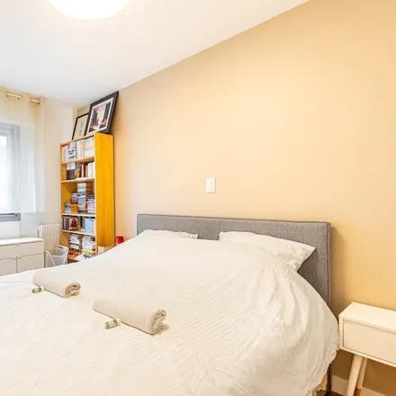 Rent this 2 bed apartment on Neuilly-sur-Seine in Hauts-de-Seine, France