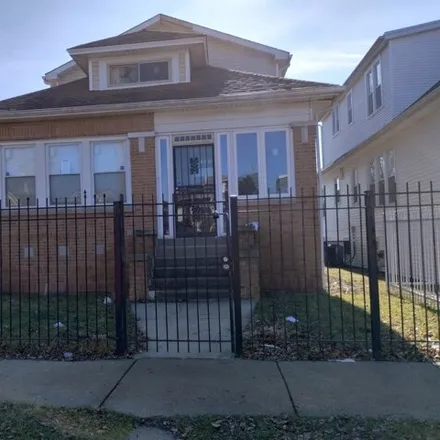 Buy this 5 bed house on 4843 West Kamerling Avenue in Chicago, IL 60651