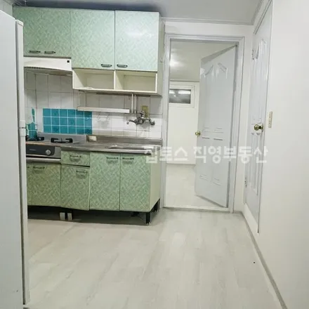 Rent this studio apartment on 서울특별시 서초구 서초동 1302-31