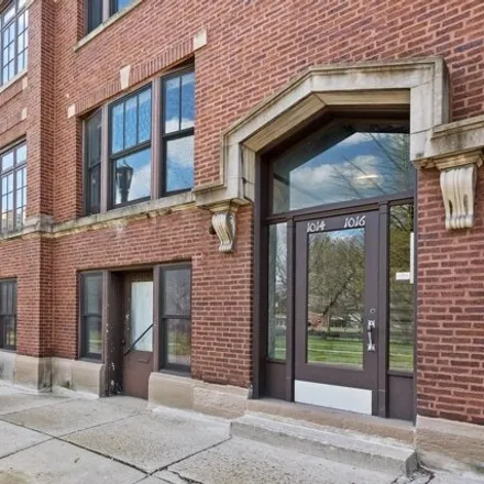 Buy this 2 bed condo on 1020 Main Street in Evanston, IL 60202