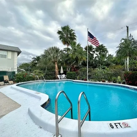 Buy this 1 bed condo on 1524 McKinley Street in Hollywood, FL 33020