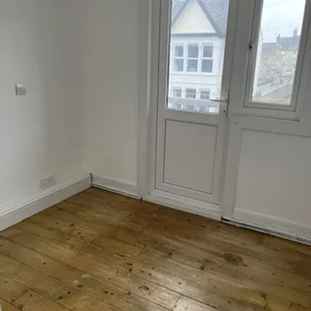 Rent this 2 bed apartment on Brightwell Avenue in Southend-on-Sea, SS0 9EP