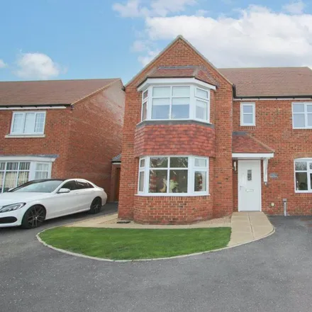Rent this 5 bed house on Harris Close in Stoke Hammond, MK3 5QH