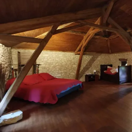 Rent this 5 bed house on 46700 Puy-l'Évêque
