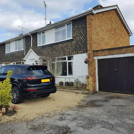 Rent this 3 bed house on 79 Howth Drive in Reading, RG5 3EF