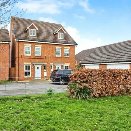 Buy this 3 bed townhouse on Horse Guards Way in Thatcham, RG19 4PE
