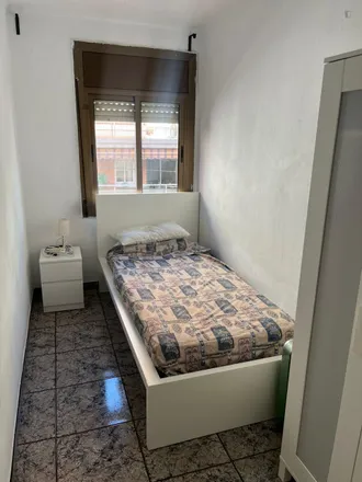 Rent this 3 bed room on Carrer de la Rosa in 4, 08002 Barcelona