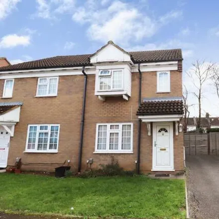 Buy this 3 bed duplex on Coyney Green in Luton, LU3 1XJ