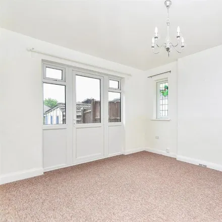 Image 3 - Milton Avenue, London, EN5 2DX, United Kingdom - House for rent