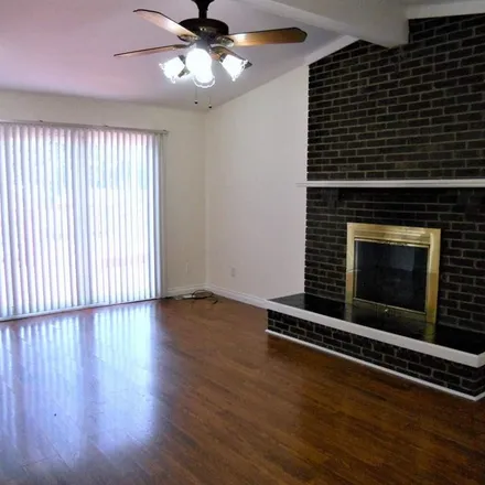 Image 2 - 1997 Fox Hill Drive, Sterling Heights, MI 48310, USA - Apartment for rent