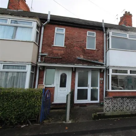 Rent this 3 bed townhouse on Etherington Drive in Hull, HU6 7JT