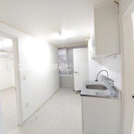 Image 2 - 서울특별시 서초구 잠원동 28-5 - Apartment for rent