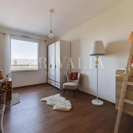 Rent this 5 bed apartment on Rampe du Pont-Rouge in 1212 Lancy, Switzerland