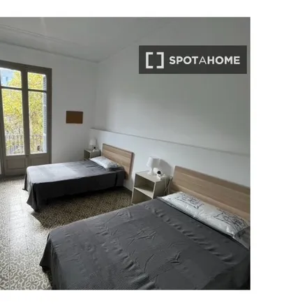 Rent this 5 bed room on Carrer del Comte Borrell in 116, 08001 Barcelona