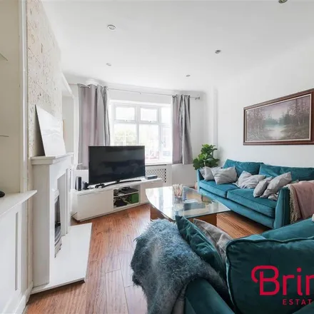 Image 2 - 22 Chase Side Avenue, London, SW20 8LU, United Kingdom - Duplex for rent