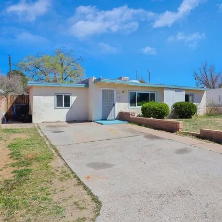 Image 3 - 482 General Hodges Street Northeast, Albuquerque, NM 87123, USA - House for sale