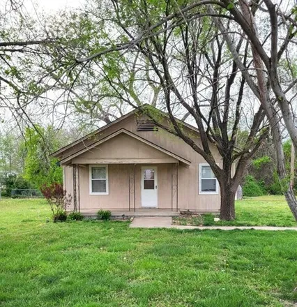 Buy this 2 bed house on 410 Wheat Road in Winfield, KS 67156