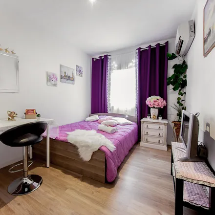 Rent this 3 bed room on Madrid in Calle de Mendívil, 33C