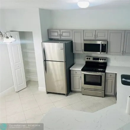 Image 4 - 7498 Southwest 8th Court, North Lauderdale, FL 33068, USA - Townhouse for rent