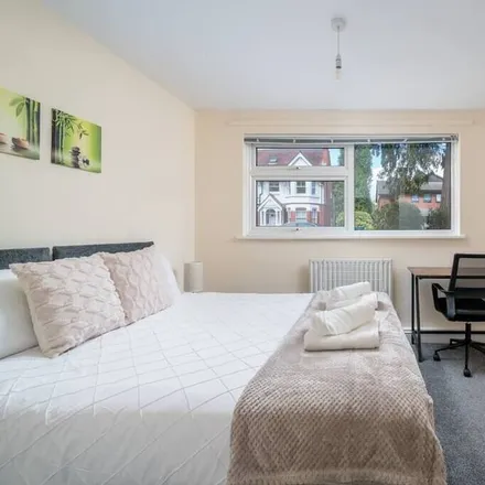 Rent this 2 bed apartment on Reigate and Banstead in RH1 1HE, United Kingdom