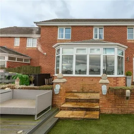 Image 3 - Bowling Green View, Drighlington, BD11 1JP, United Kingdom - House for sale