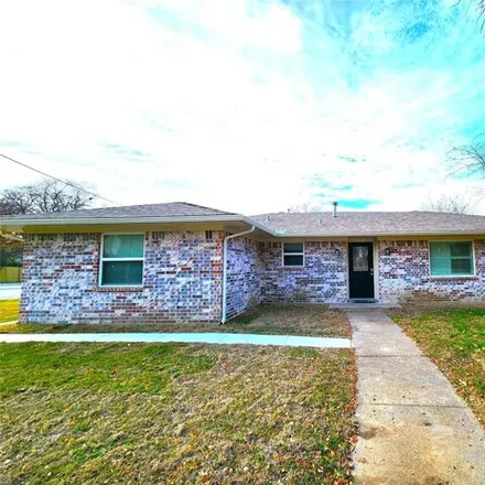 Rent this 4 bed house on East Windsor Drive in Denton, TX 76207