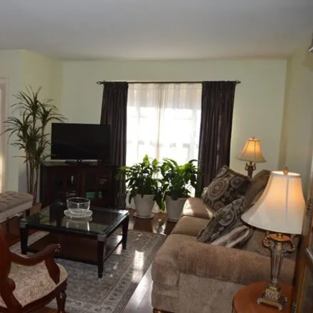 Image 3 - 200 Larchwood Court, Bergerville, Howell Township, NJ 07731, USA - Townhouse for rent