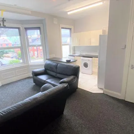 Image 2 - 4-30 Headingley Avenue, Leeds, LS6 3EJ, United Kingdom - House for rent