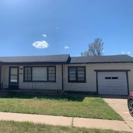 Buy this 3 bed house on 1661 Lexington Street in Plainview, TX 79072