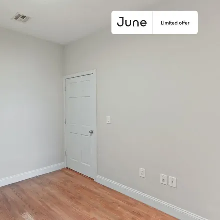 Image 4 - 89 Kingston Avenue - Room for rent