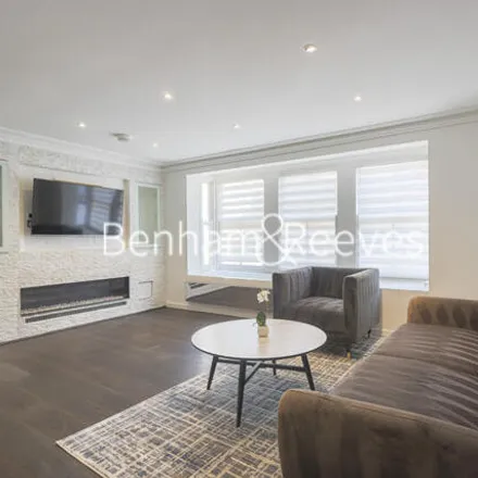 Image 2 - 7-11 St Catherine's Mews, London, SW3 2PU, United Kingdom - Room for rent
