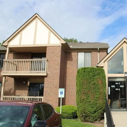 Buy this 2 bed condo on 15805 Balfour Drive in Macomb Township, MI 48044