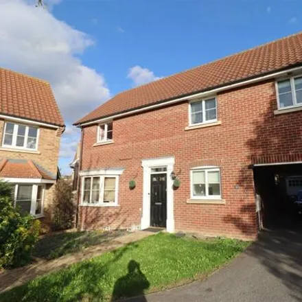 Rent this 4 bed house on Chestnut Avenue in Great Notley, CM77 7YJ