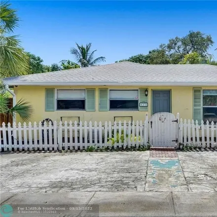 Image 3 - 574 Northeast 33rd Street, Oakland Park, FL 33334, USA - Duplex for sale